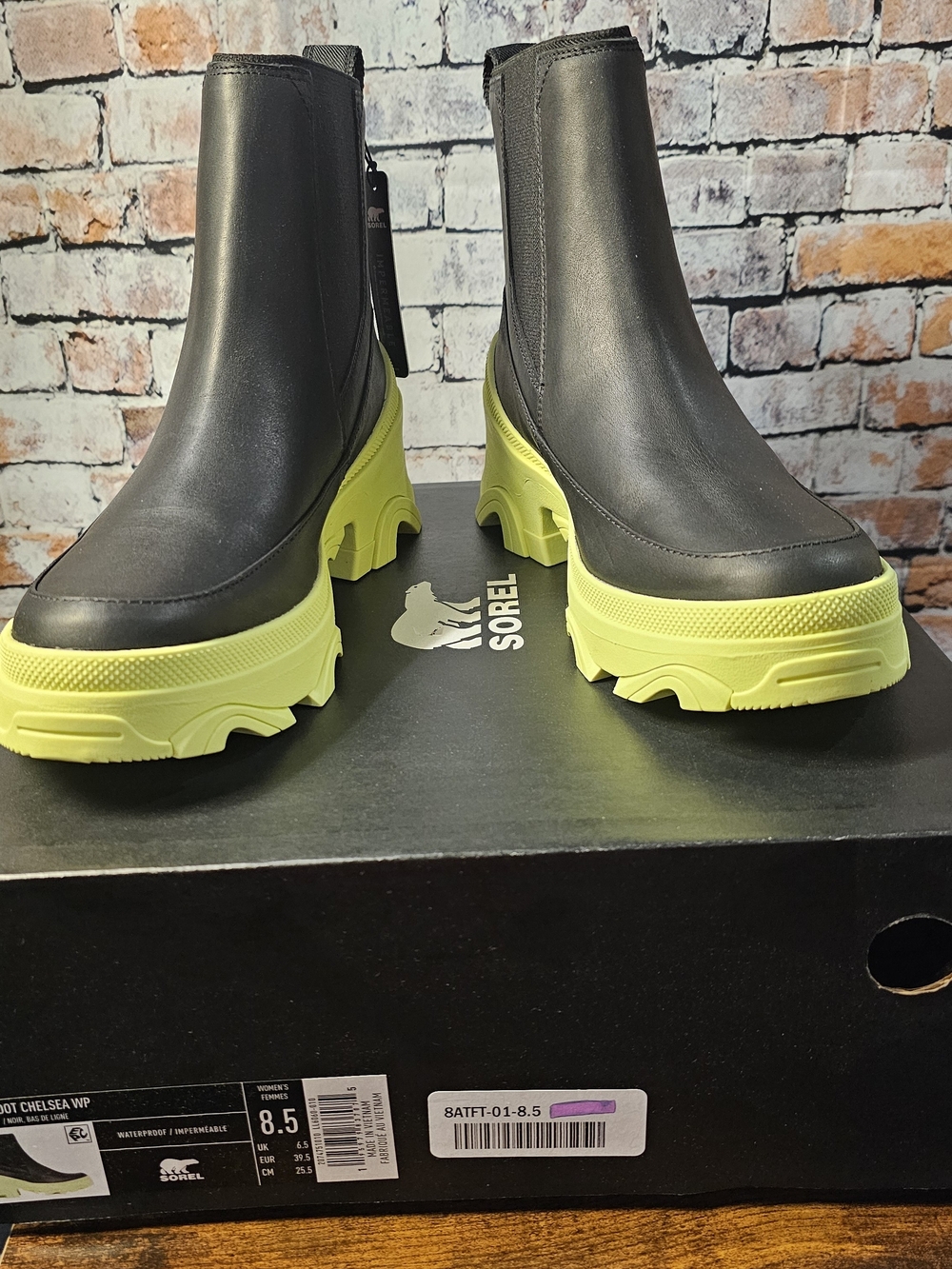 Sorel Chelsea WP Boots Black Volt Waterproof Platform Lug Sole W Sz 8.5 NIB